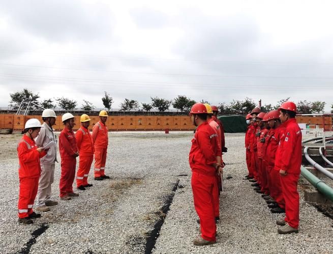 边境线上的防疫博弈：德宏州疫情波动的地理与政策解析