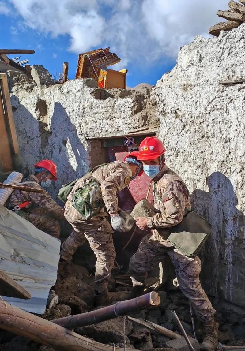 东川红土地上的防疫坚守：高原屏障与社区网格的双重考验