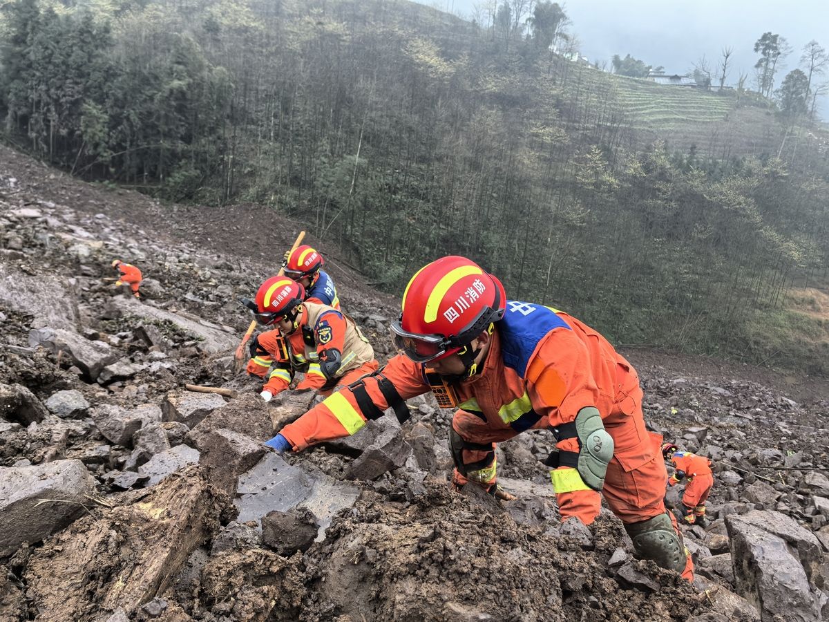 【东川红土地上的防疫坚守:高海拔山区的疫情阻击战】