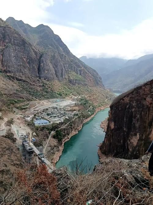 【布拖:大凉山腹地的防疫坚守与地理屏障】