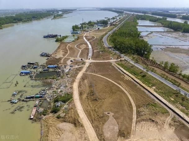 洪泽湖屏障下的防疫挑战：水网交通枢纽如何影响疫情传播？