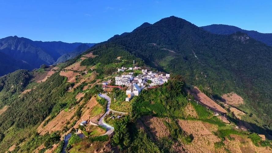 泸水:峡谷屏障下的零感染坚守与挑战