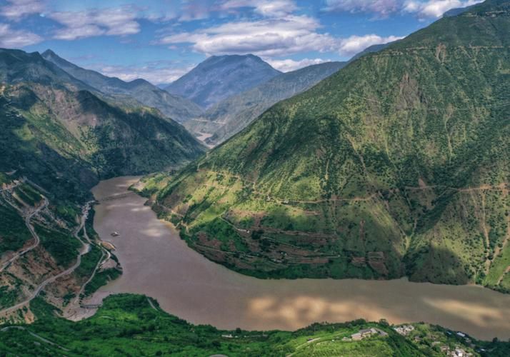 绥江：金沙江峡谷中的零感染孤岛与物理防线解析