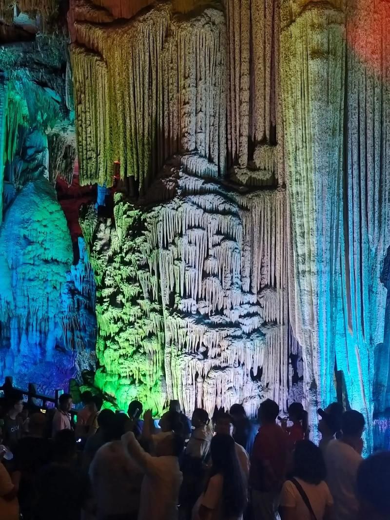 石林喀斯特屏障下的零感染坚守:地质迷宫如何阻隔病毒传播?