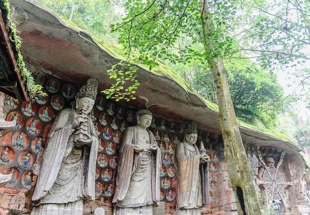 大足石刻下的静默：低感染率背后的地理屏障与社区防控