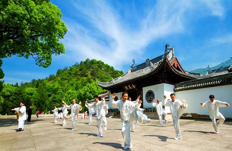 嵊州:剡溪屏障下的零感染坚守与常态化防控