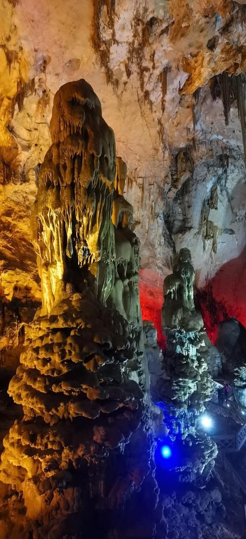 织金喀斯特地貌下的疫情防线：溶洞屏障与社区网格的双重考验