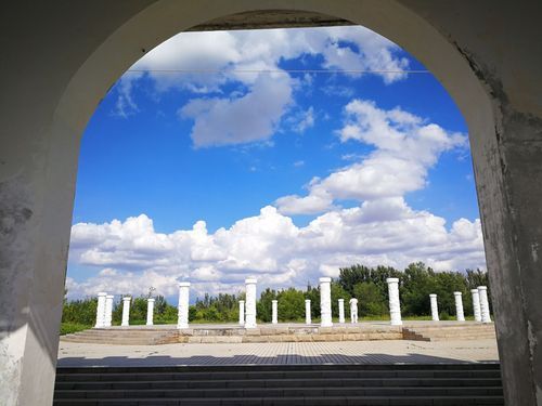 托里：风口小城的防疫平衡术