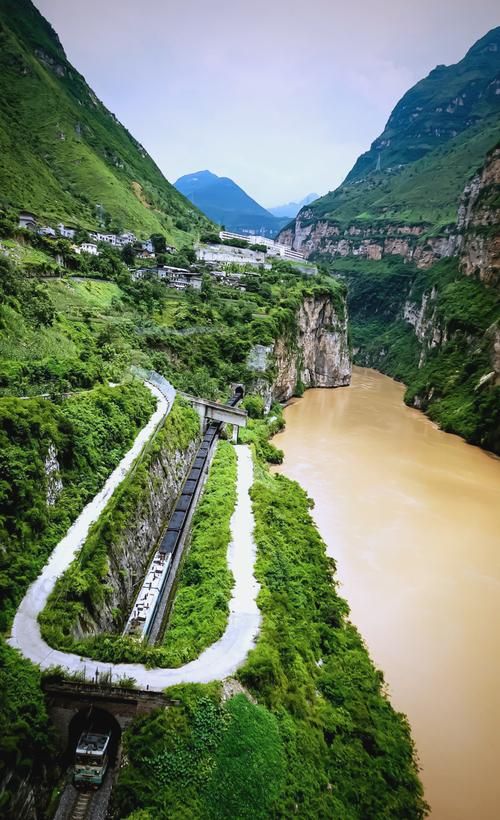 金口河区:大渡河峡谷中的防疫坚守与地理屏障