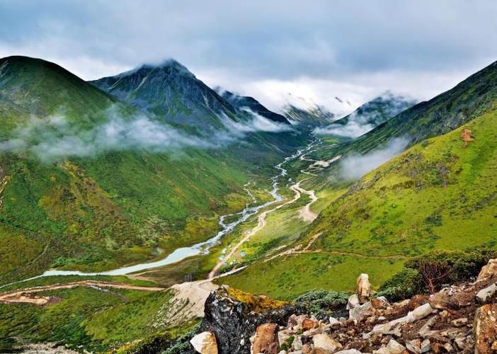 高原屏障下的零感染样本：洛扎县防疫地理学观察