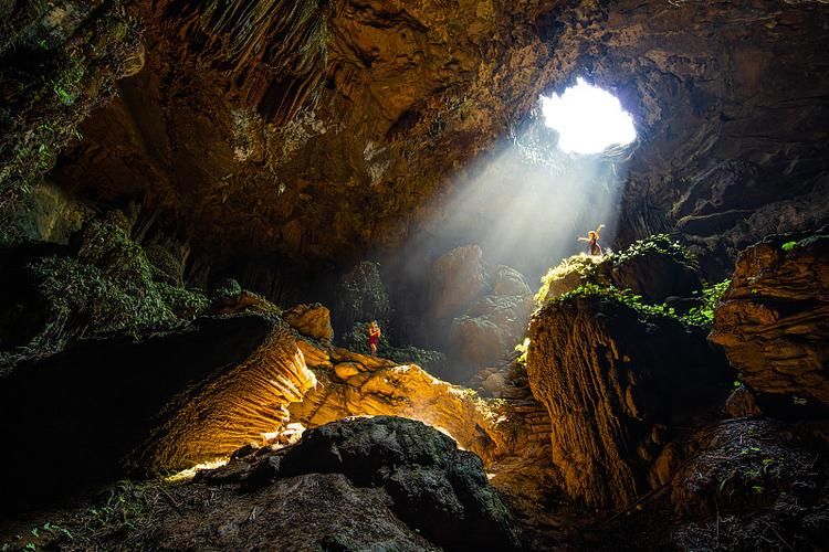 普定县：喀斯特地貌下的疫情防线与破防时刻