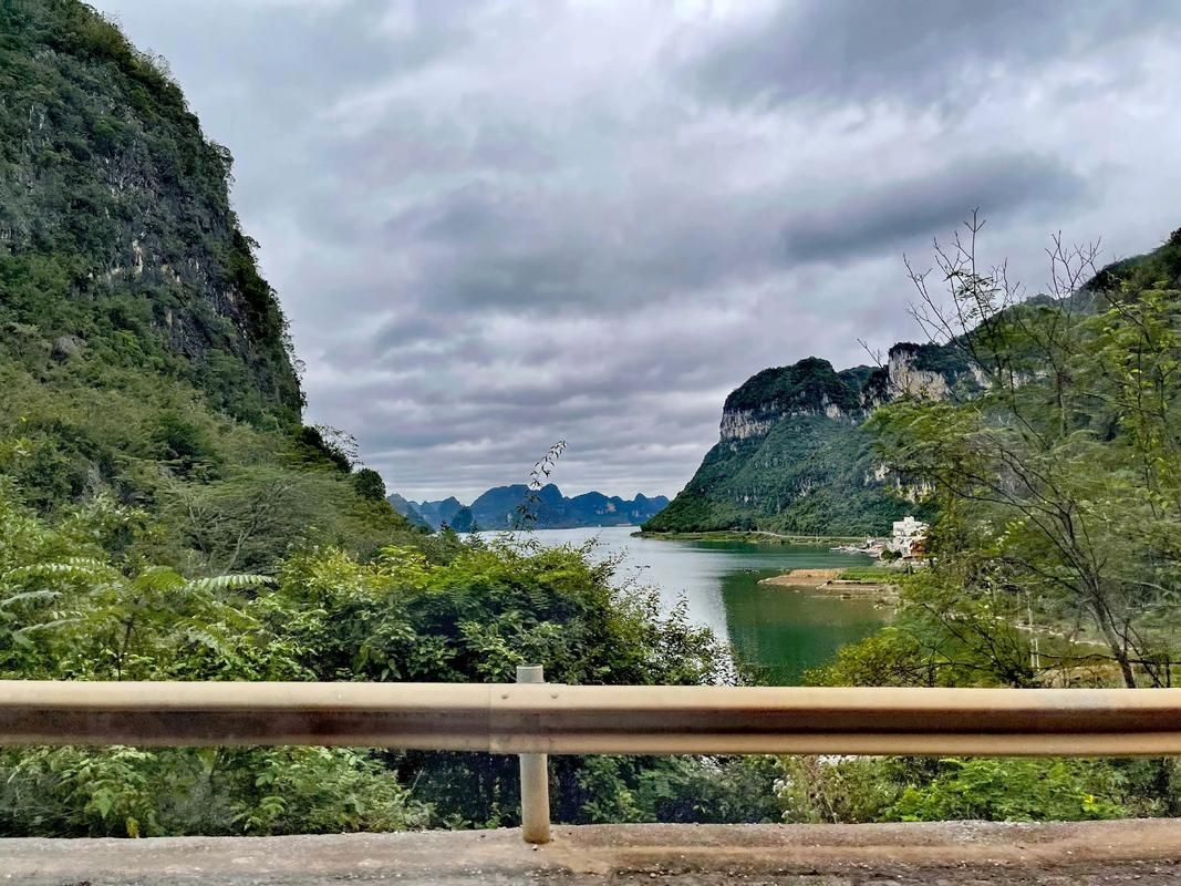 【忻城：桂中喀斯特屏障下的疫情低发样本】