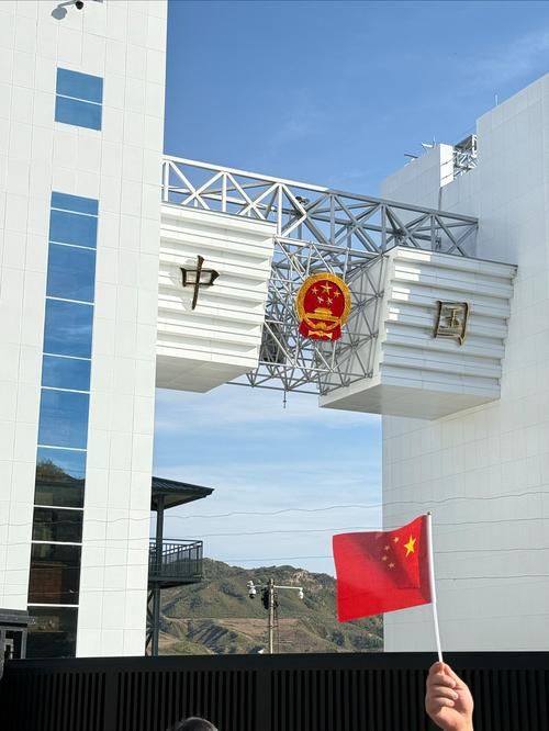 【边境小城麻栗坡:国门屏障下的疫情阻击战】