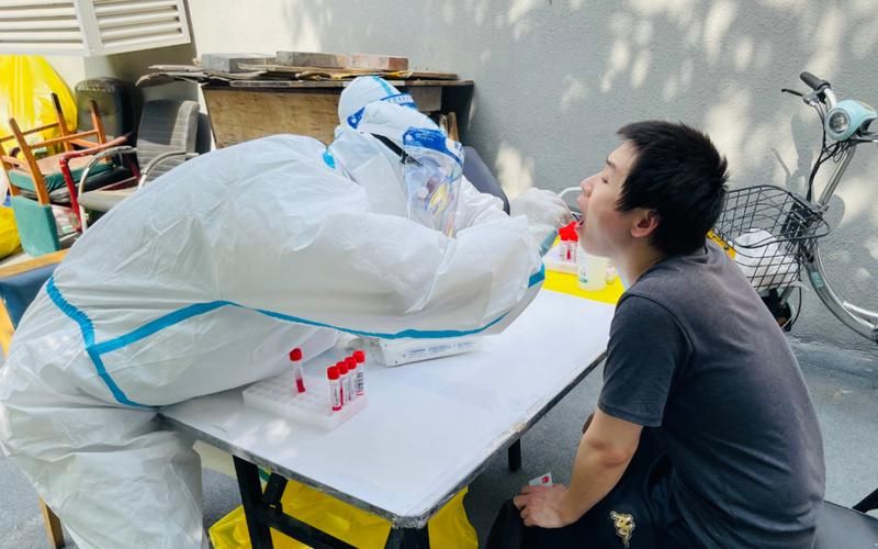 泉山疫情:丘陵屏障下的社区传播链解析