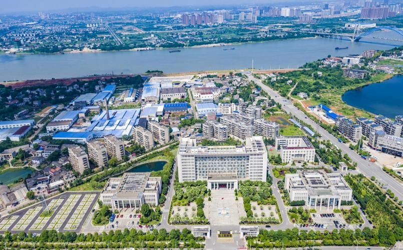 岳塘区：湘江湾畔的防疫持久战