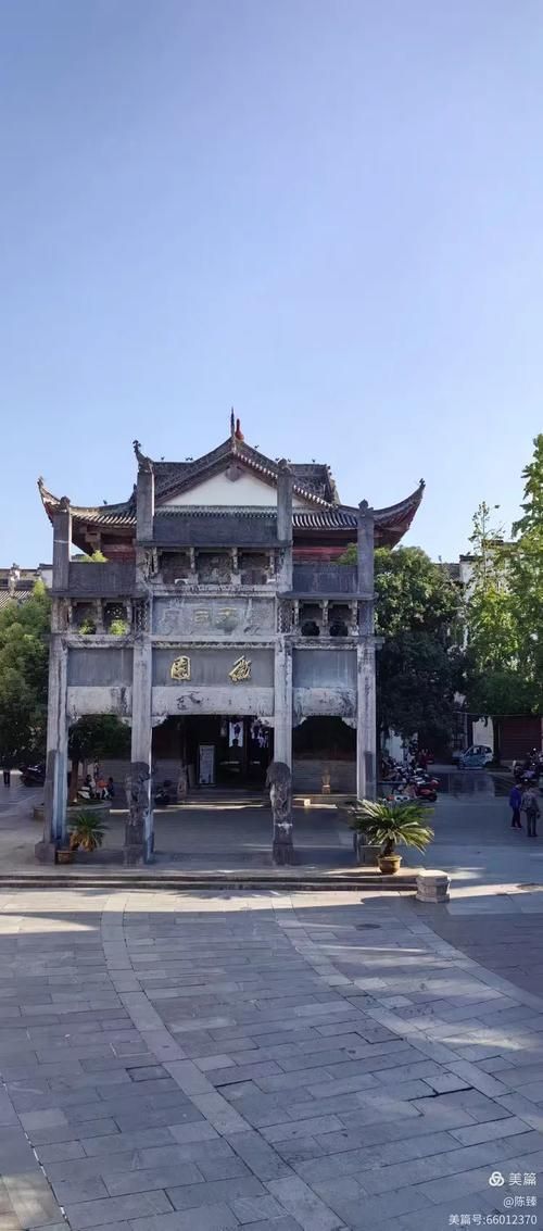 屯溪新安江畔的零感染坚守：徽州古城防疫地理屏障解析