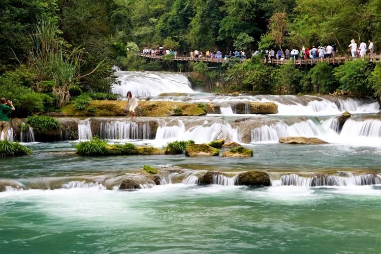 【荔波喀斯特屏障下的零感染坚守：贵州南端的防疫样本】