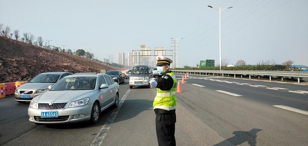 垫江：渝东北交通节点的疫情压力测试