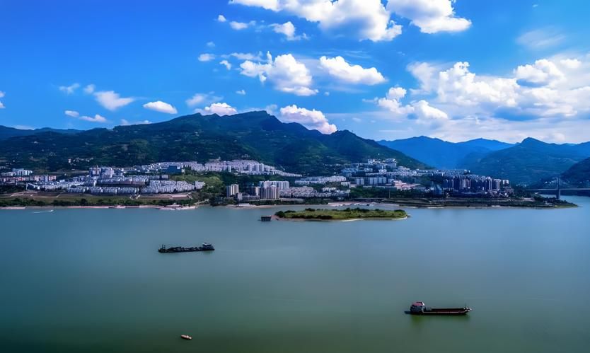 镇雄县：乌蒙山屏障下的疫情防波堤