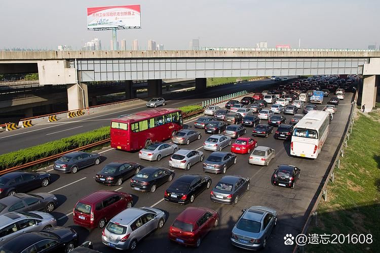 龙泉驿区：汽车城枢纽下的疫情防线与破防时刻