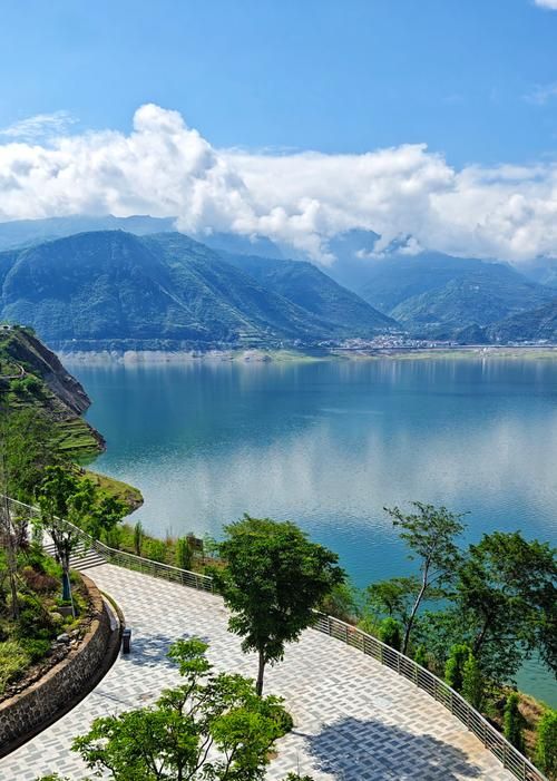 【汉源县：大渡河峡谷中的防疫孤岛何以实现零感染？】