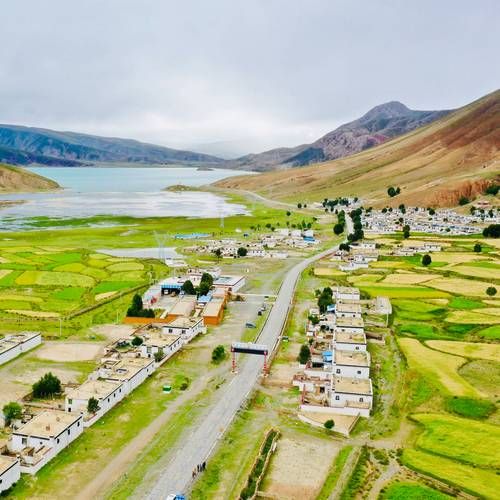 高原屏障下的零感染守望：德钦县防疫地理学解析