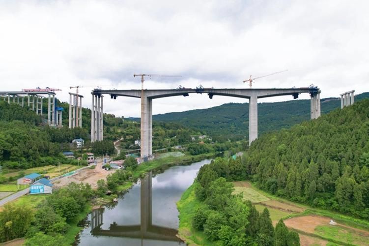 独山：黔南交通枢纽的疫情防线与破防时刻