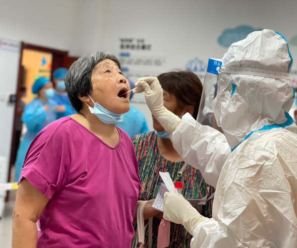 龙泉驿区：汽车城交通枢纽下的疫情压力测试_21779