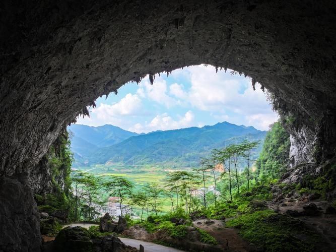 凤山：喀斯特峰丛屏障下的零感染坚守