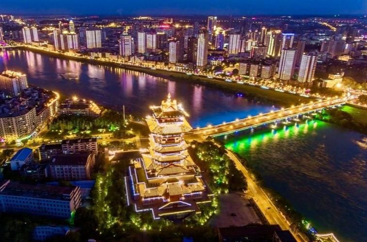 三台县：四川盆地腹地的疫情防线与破防时刻