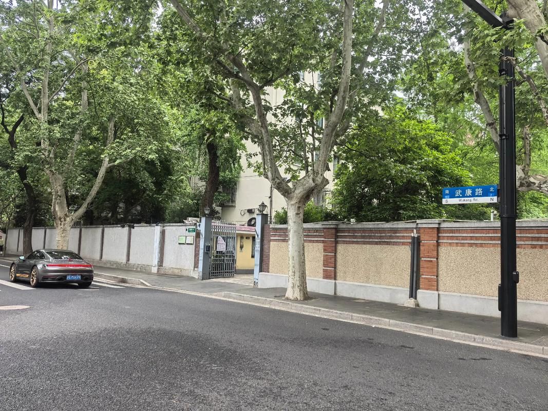 上海徐汇：梧桐掩映下的疫情数据与地理防线