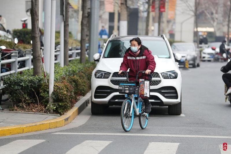 【静安疫情：都市核心区如何应对病毒流调挑战】