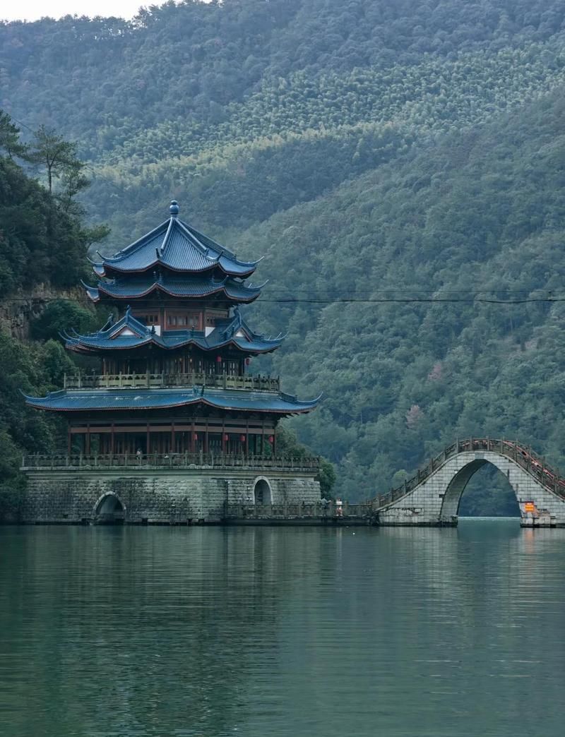 【桐庐：富春江畔的防疫屏障与隐匿风险】