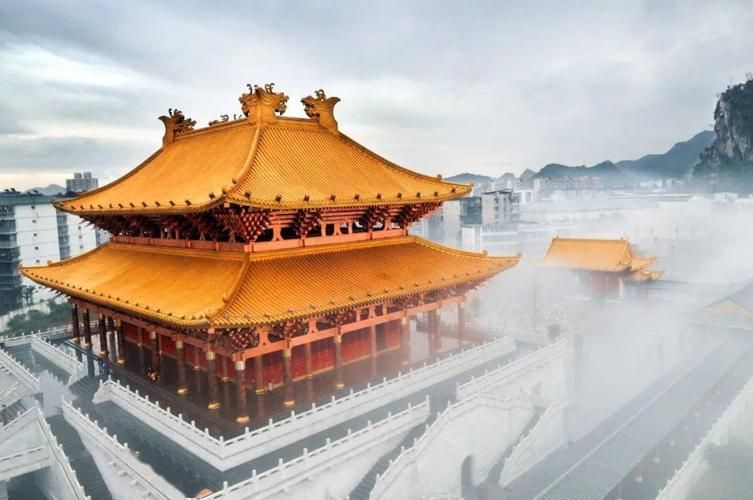 鱼峰区：工业老城区的疫情突围与地理屏障下的防控逻辑