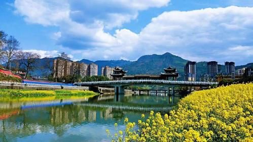 【荥经：川西雨屏下的零感染坚守与地理屏障】