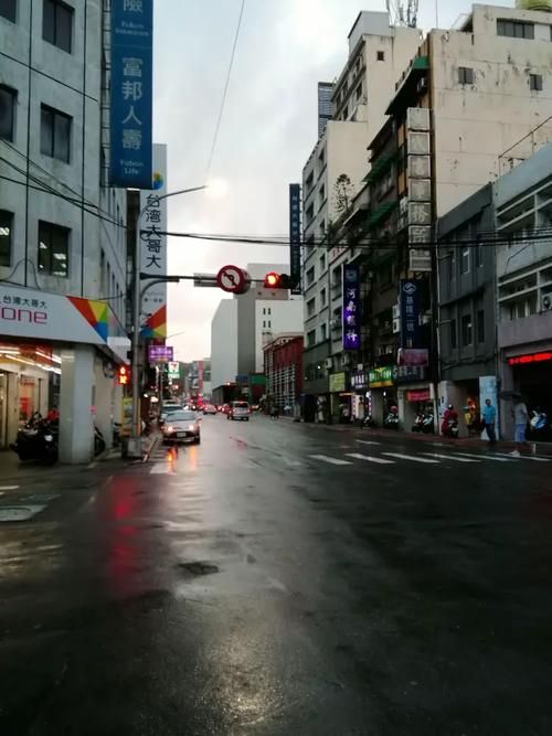 基隆港都的防疫挑战：山海屏障下的疫情破口