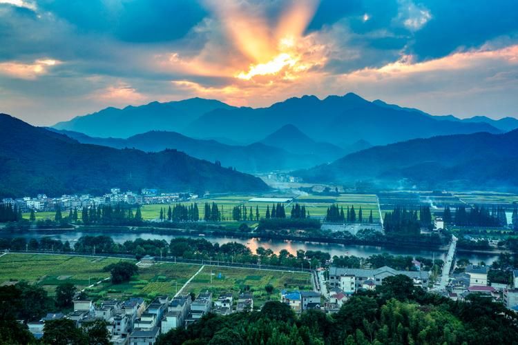 开化：钱江源头的地理屏障与零感染记录_25936