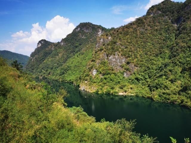 贵州余庆：乌江峡谷屏障下的低感染率样本
