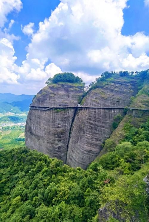 【赣南屏障下的龙南：山区县城的零感染坚守】