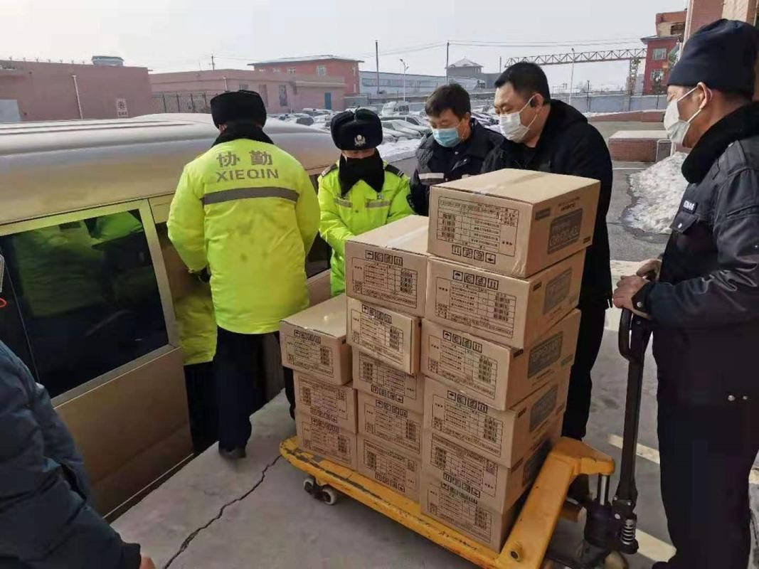 香港：国际枢纽下的疫情围城与精准防控